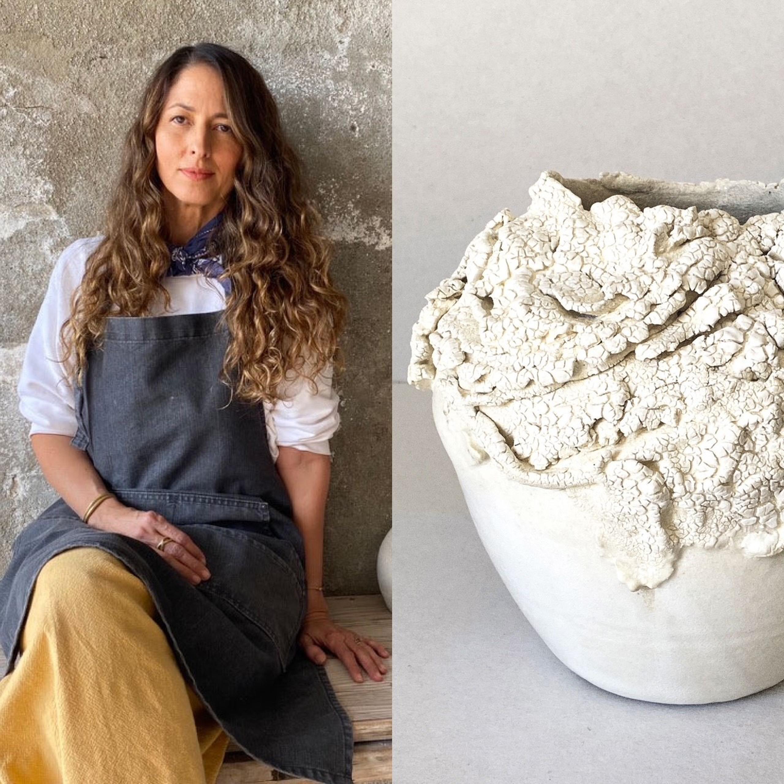 La ceramista puertorriqueña Denise López, radicada en Los Ángeles, presenta su trabajo ante sus coterráneos con una pieza dedicada a la memoria de la madre.