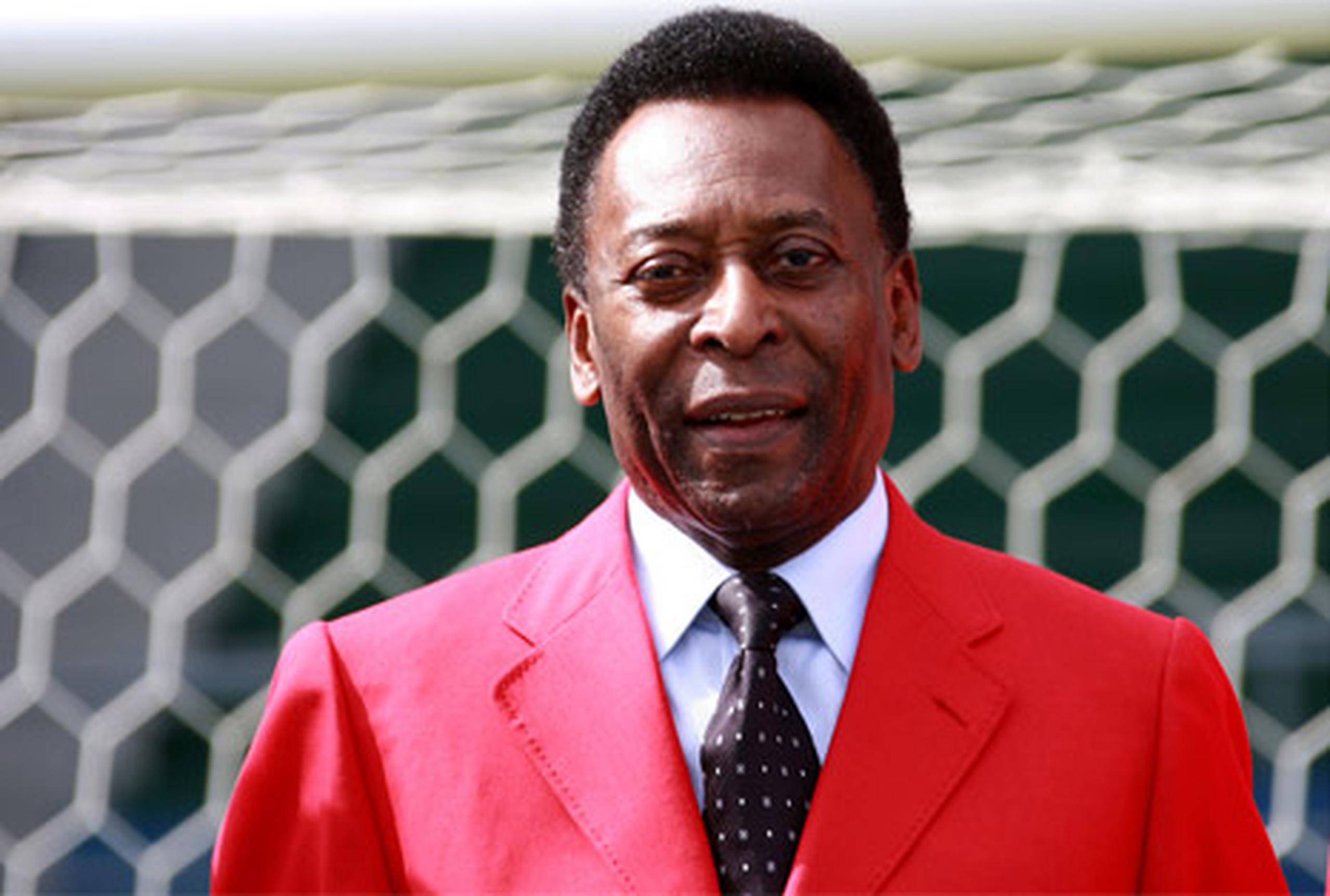 Pelé defendió a la FIFA por pedir al congreso brasileño que apruebe con urgencia la ley para establecer las condiciones necesarias. (Archivo)