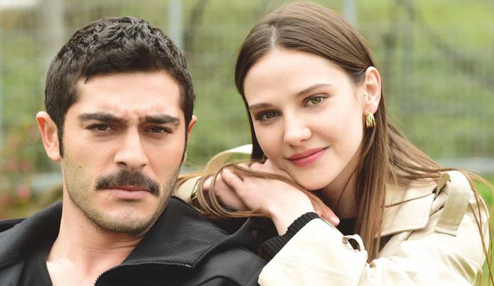 Burak Deniz y Alina Boz, protagonistas de la serie turca “Marasli”.