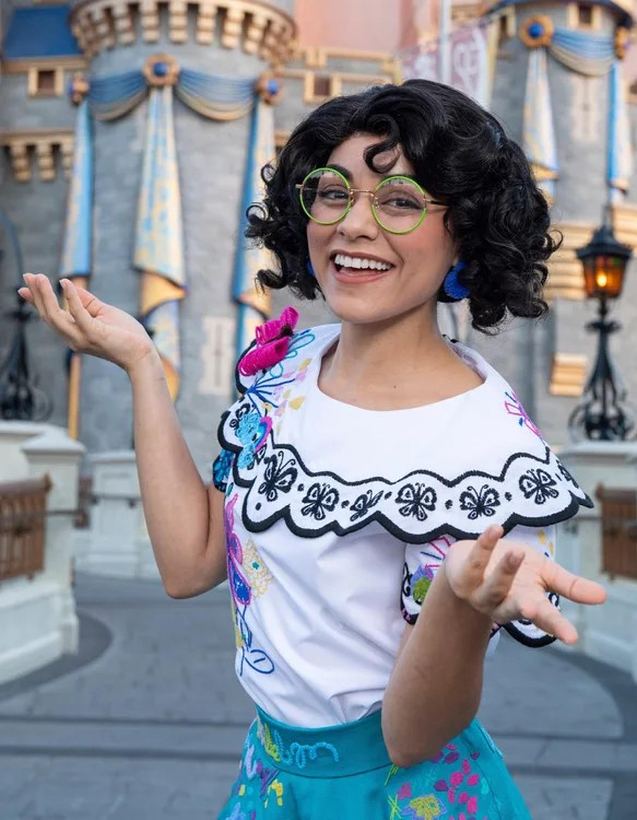 Mirabel y su tío Bruno, de "Encanto", el filme de Walt Disney Animation Studios, son los nuevos personajes que llegan al parque temático Magic Kingdom.