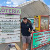Luis Matos recibe jugadores de Lotería Tradicional que llegan desde toda la Isla