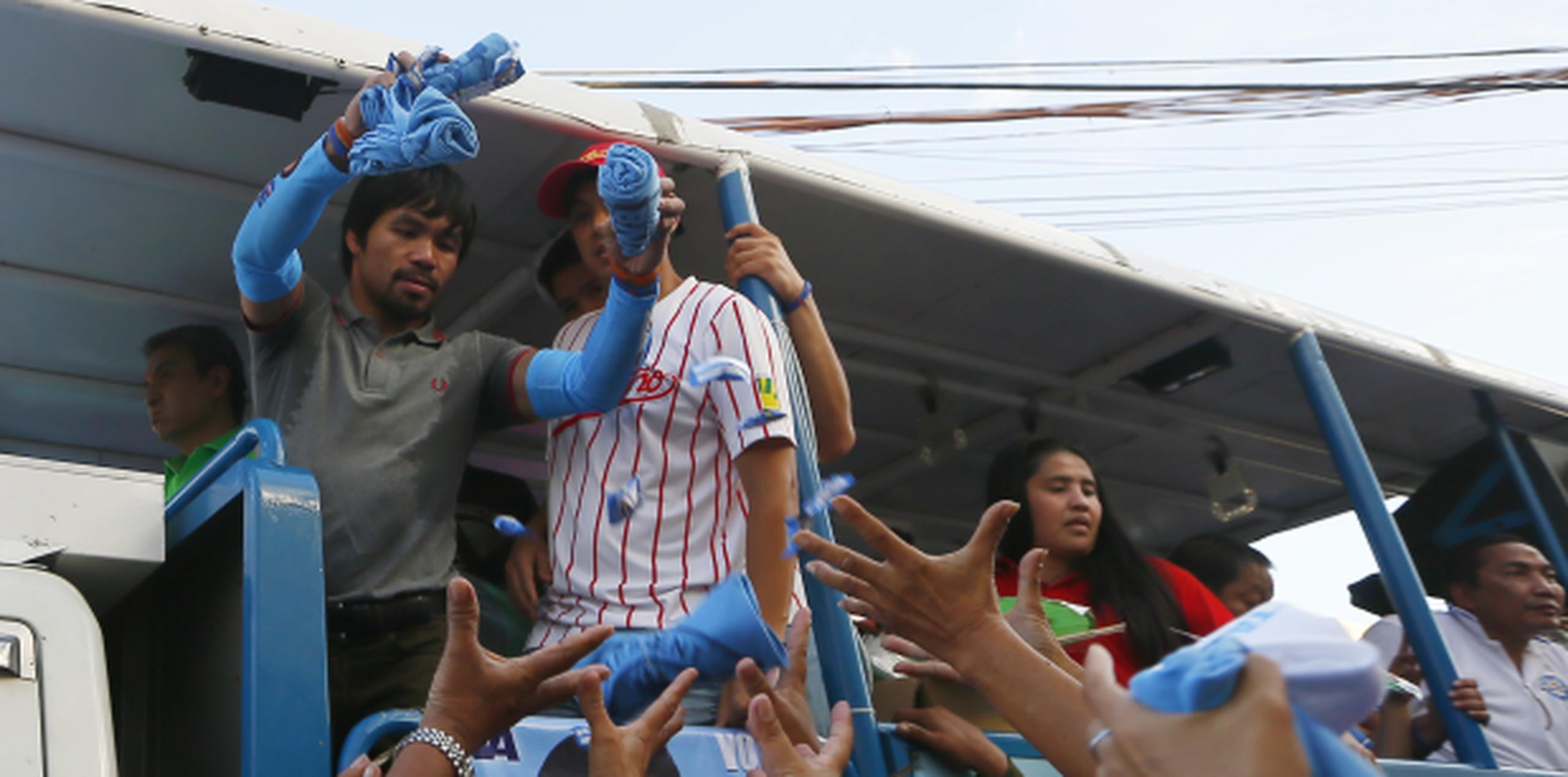 Pacquiao en plena campaña este fin de semana es una de las figuras más populares de Filipinas. (AP)