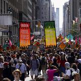 Miles protestan en Nueva York previo a cumbre climática