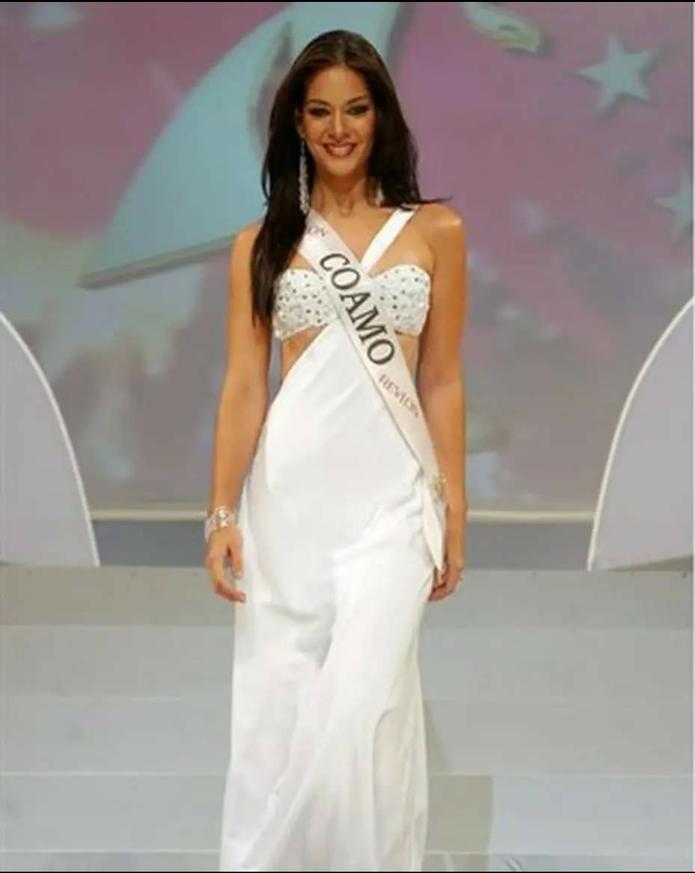 En 2005 participó en Miss Universe Puerto Rico como Miss Coamo, experiencia con la que se posicionó como primera finalista.