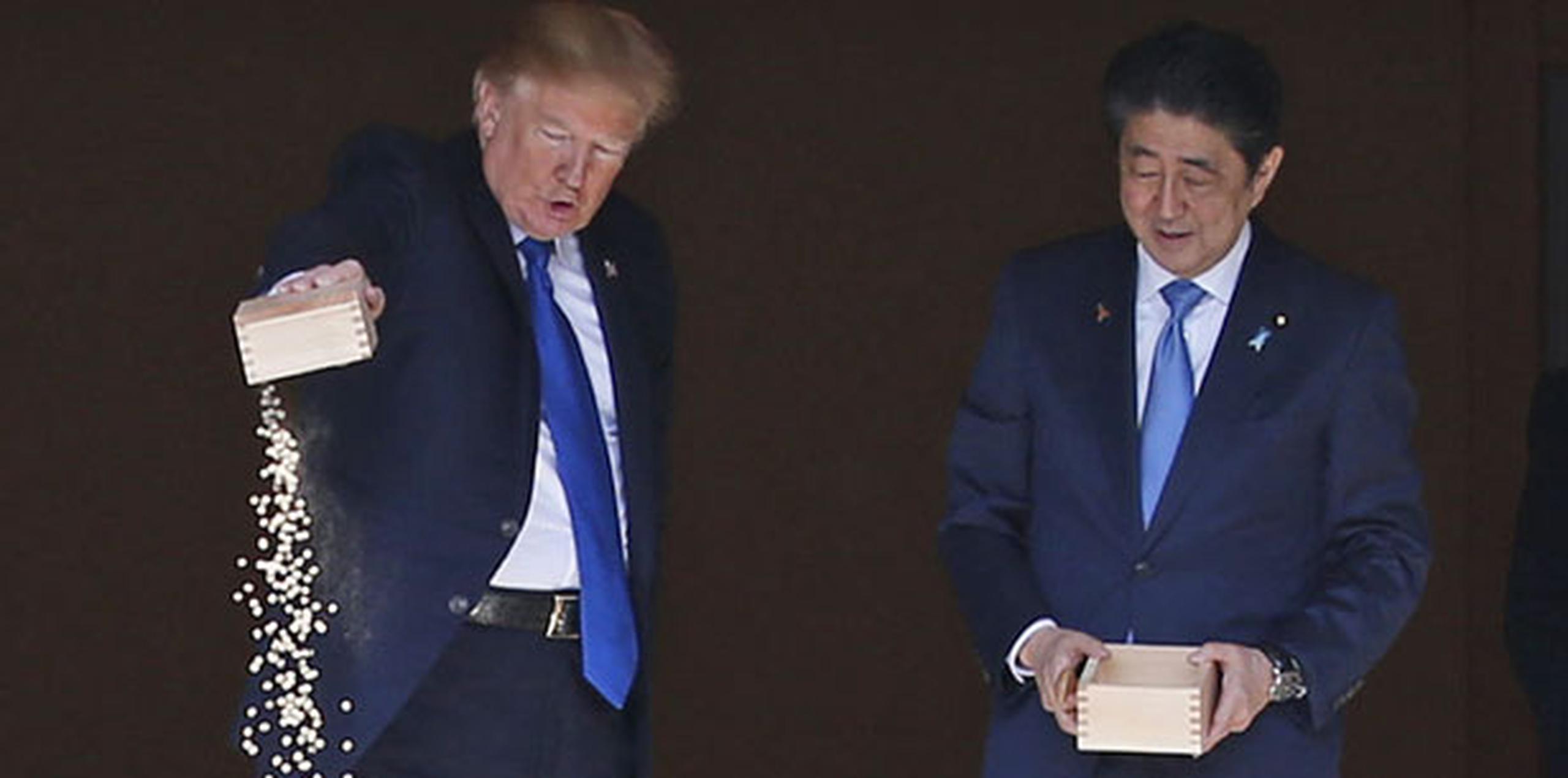 El periódico japonés, sin embargo, se hace eco de versiones como la de diario The Washington Post que alude a la posibilidad de que Trump confundiera a Abe con el presidente surcoreano, Moon Jae-in. (Archivo)