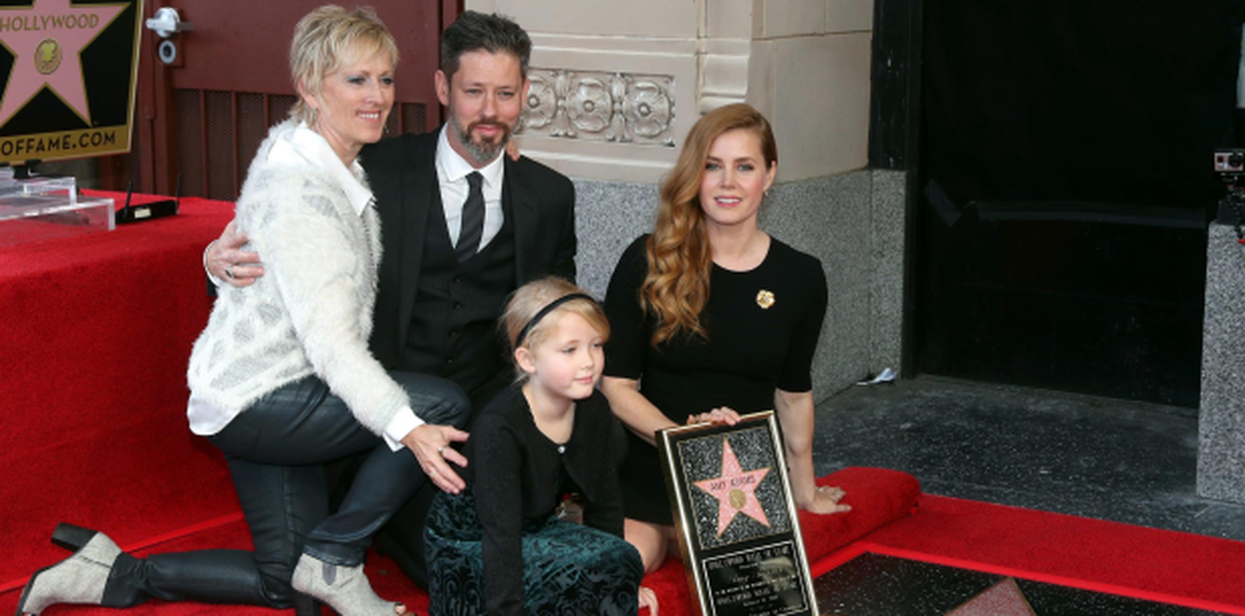 La actriz estadounidense Amy Adams; su madre, Kathryn Adams; su marido, Darren Le Gallo y su hija, Aviana Olea Le Gallo. (agencia EFE)