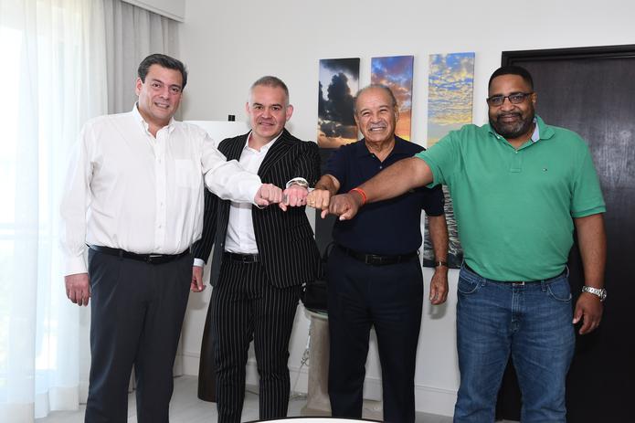 Mauricio Sulaimán, Gilberto Mendoza, Francisco Valcárcel y Darryl Peoples tuvieron un encuentro durante la Convención Anual de la Organización Mundial de Boxeo (OMB).