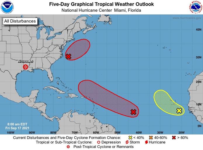 Imagen cedida hoy por la Oficina Nacional de Administración Oceánica y Atmosférica (NOAA) de EE.UU a través del Centro Nacional de Huracanes (NHC) donde se muestra la localización de las tres disturbios climatológicos en el Atlántico. EFE/NOAA-NHC