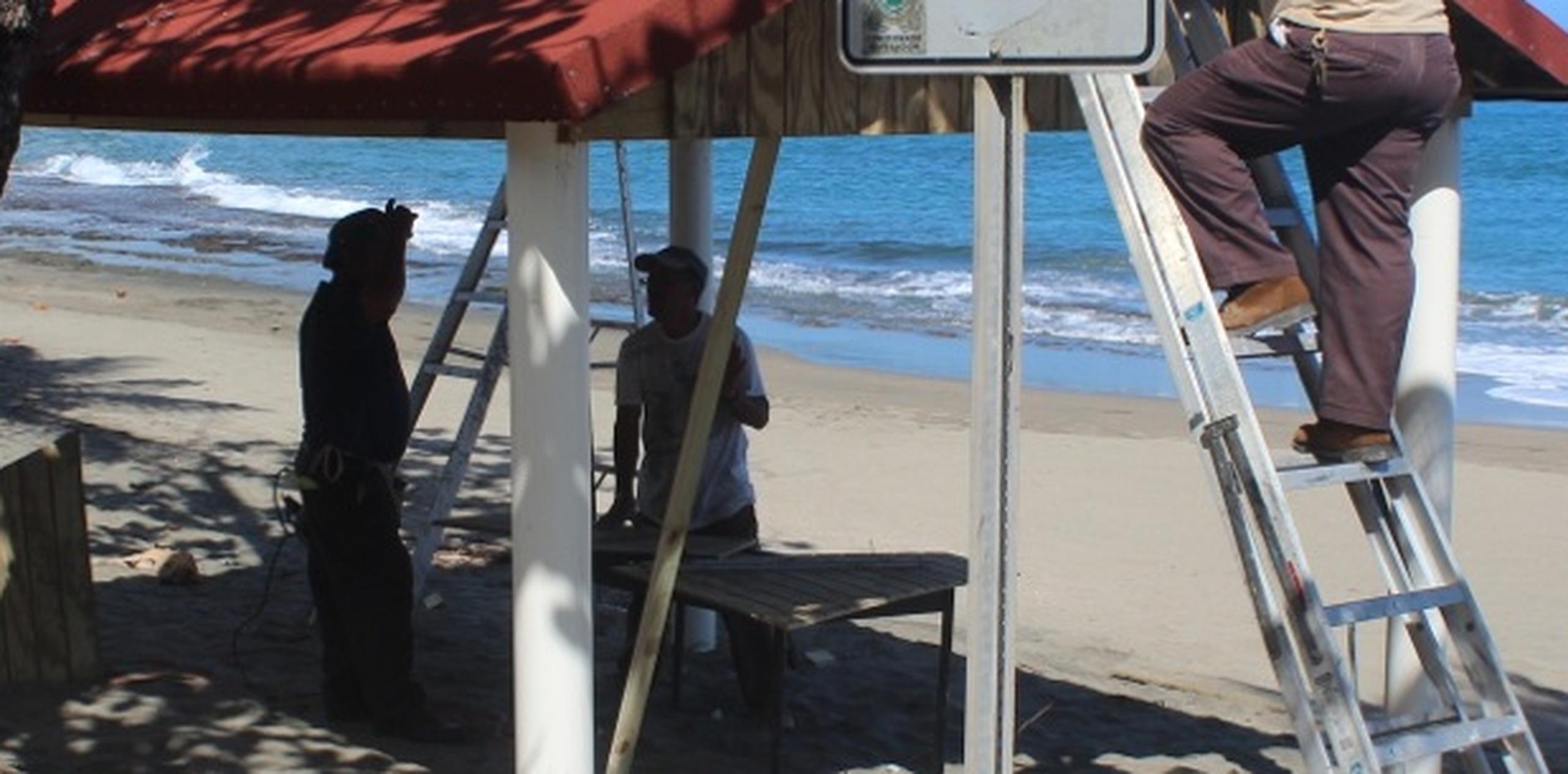 Limpian costas de Primera Hora