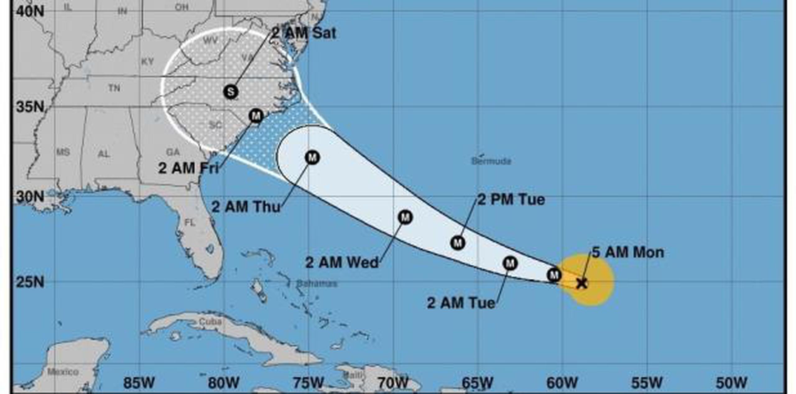 Imagen del Centro Nacional de Huracanes (NHC) que muestra el pronóstico de cinco días del huracán Florence durante su paso por el Atlántico hacia las costas estadounidenses. (AP)