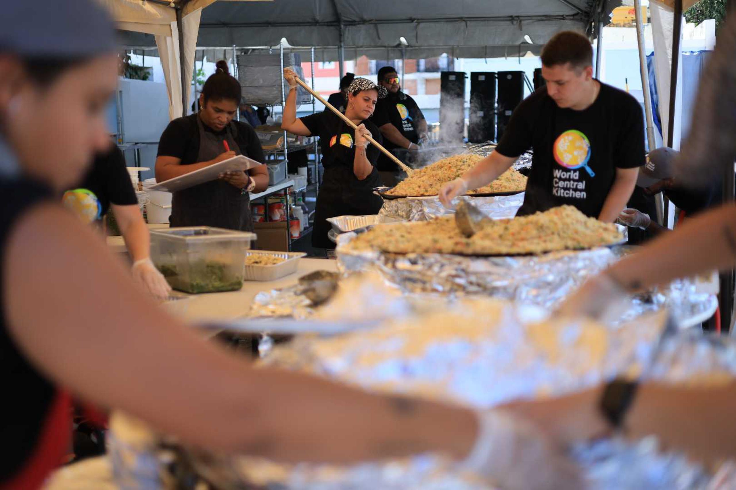 Los Centros Sor Isolina habilitaron comedores comunitarios en Ponce y Guayama, y estarán distribuyendo cerca de mil comidas calientes, a través del grupo World Central Kitchen.