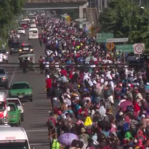 Trump advierte que rechazará a los migrantes hondureños que cruzan México en caravana
