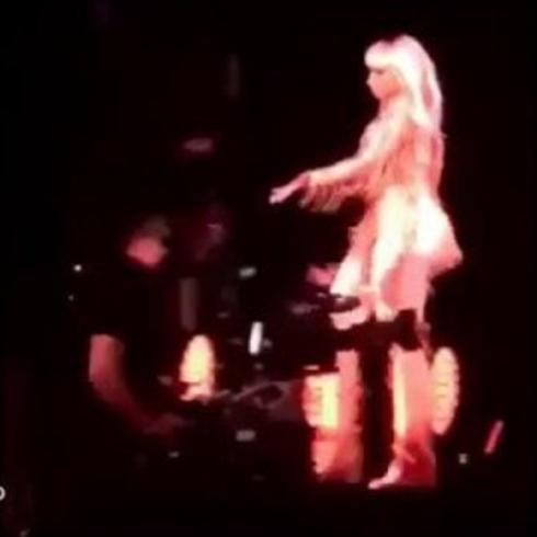 Nicki Minaj se enfurece en el escenario