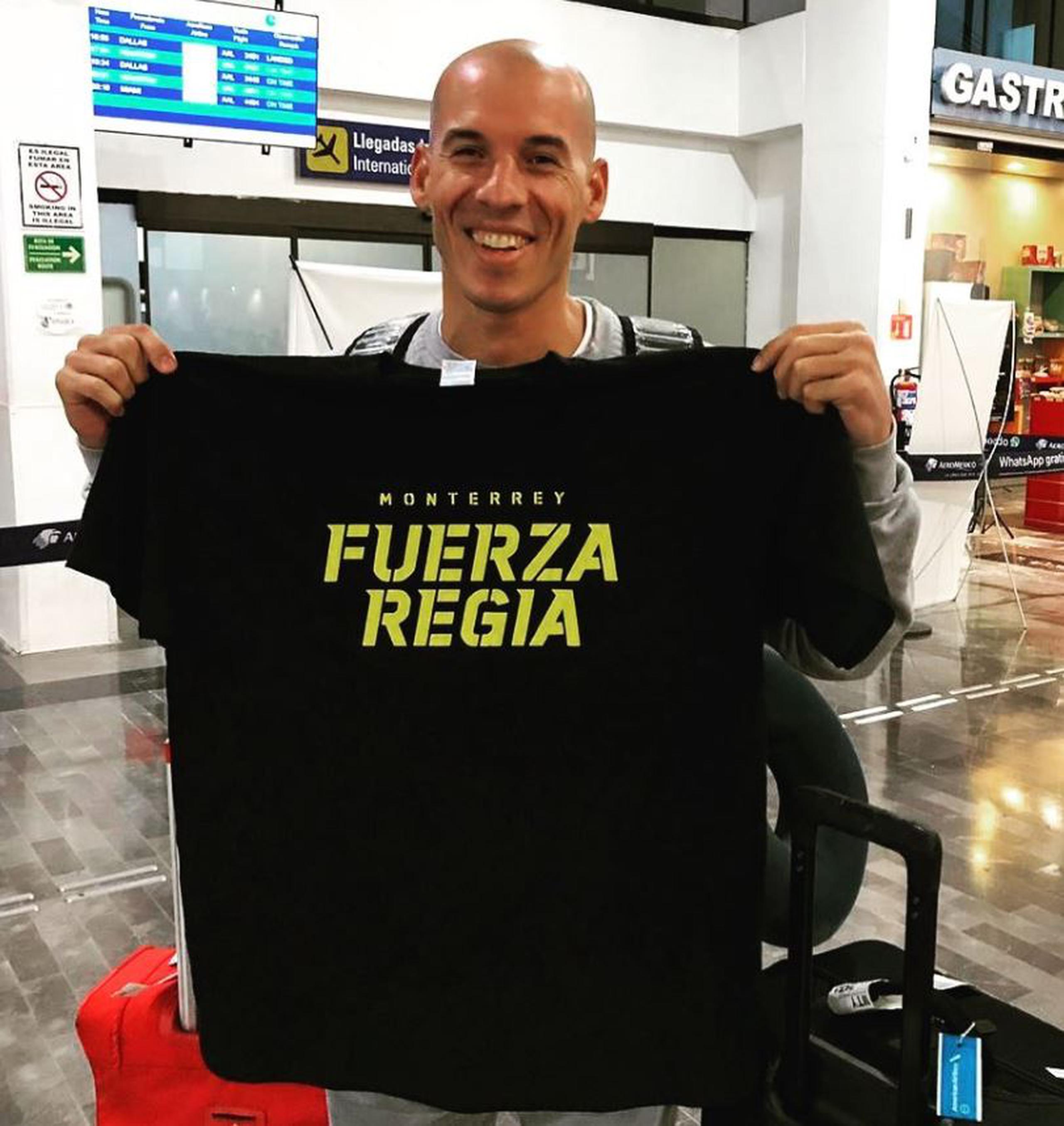 Carlos Rivera jugará en México por octava ocasión en su carrera. (Instagram)