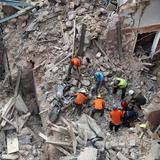 Buscan sobreviviente a un mes de la explosión en Beirut