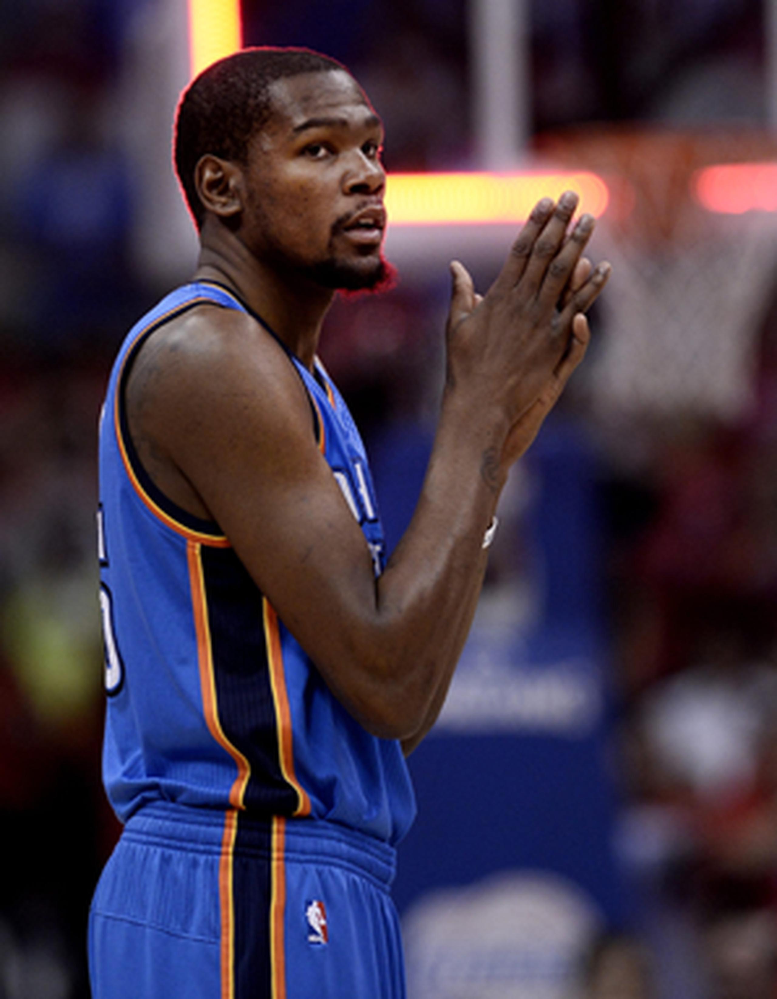 Durant logró 39 puntos y 16 rebotes. (EFE)
