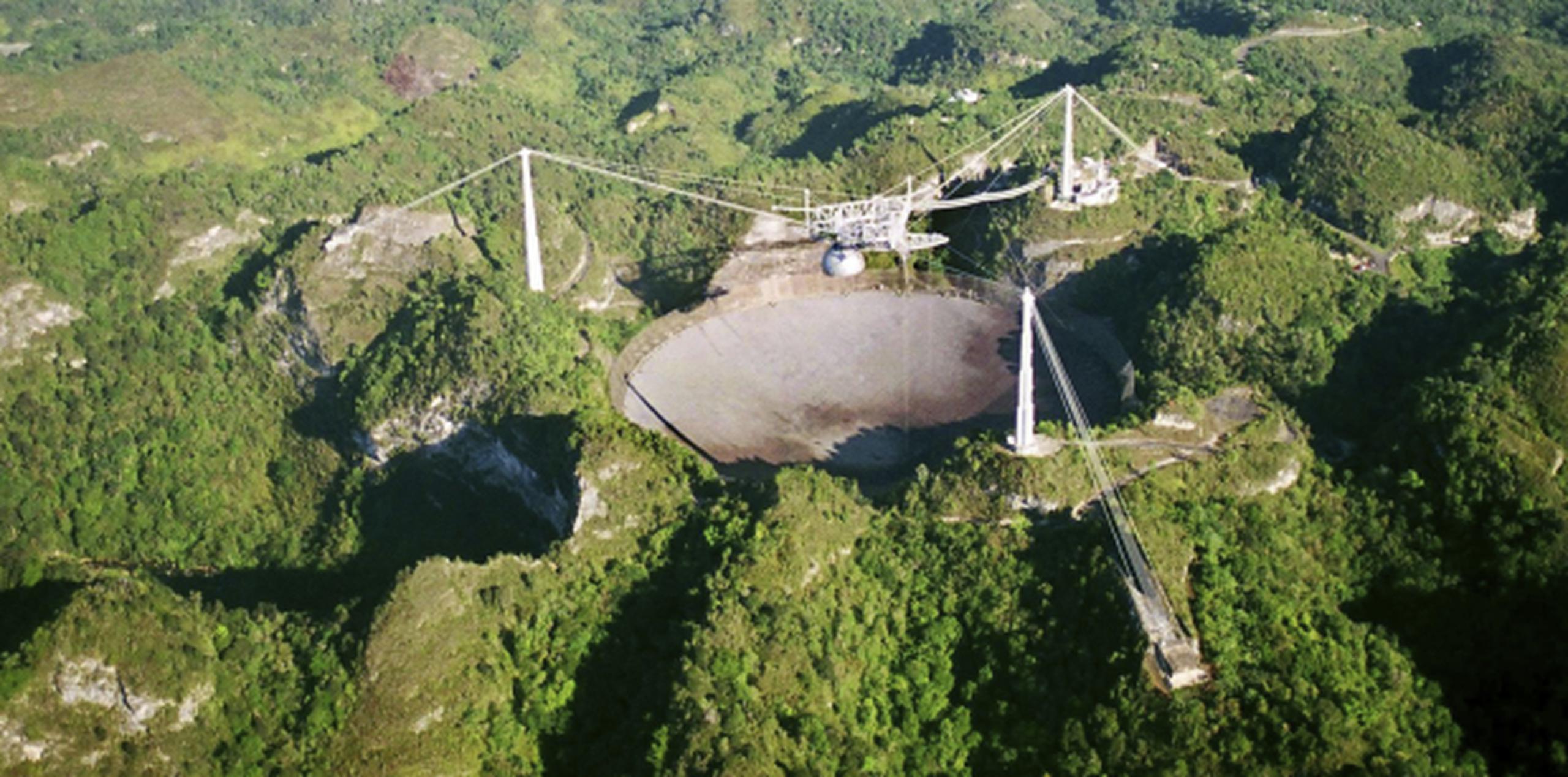 El observatorio ha sido amenazado en años recientes por telescopios más poderosos en Chile y China, donde las autoridades inauguraron en el 2016 un radiotelescopio de 500 metros de diámetro. (AP)