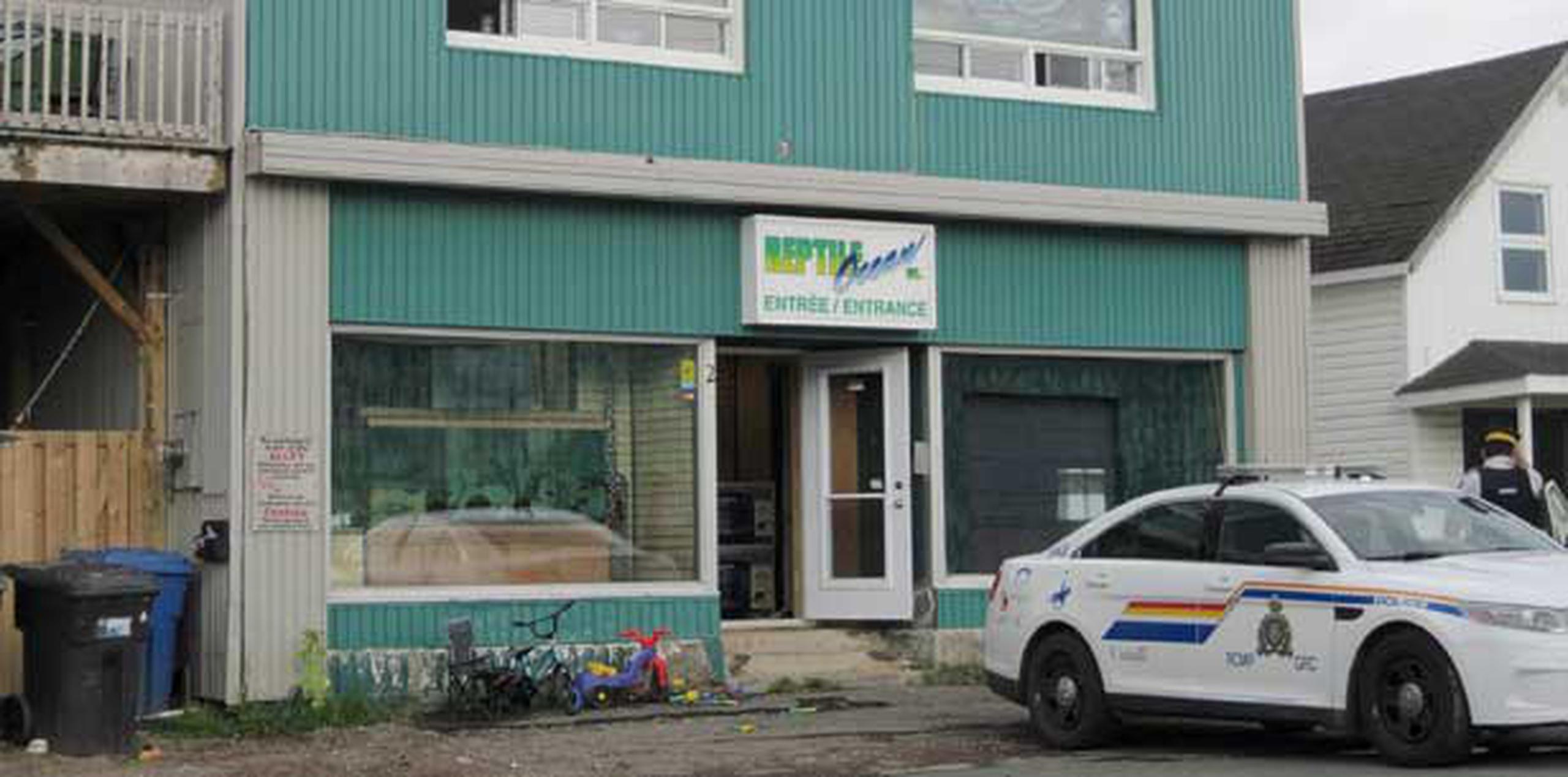 La policía llegó a la vivienda alrededor de las 6:30 de la mañana y encontró muertos a los dos niños.  (AP/The Canadian Press)