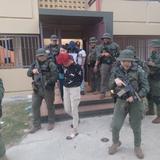 Arrestos y ocupación de material ilícito en residencial de Fajardo 