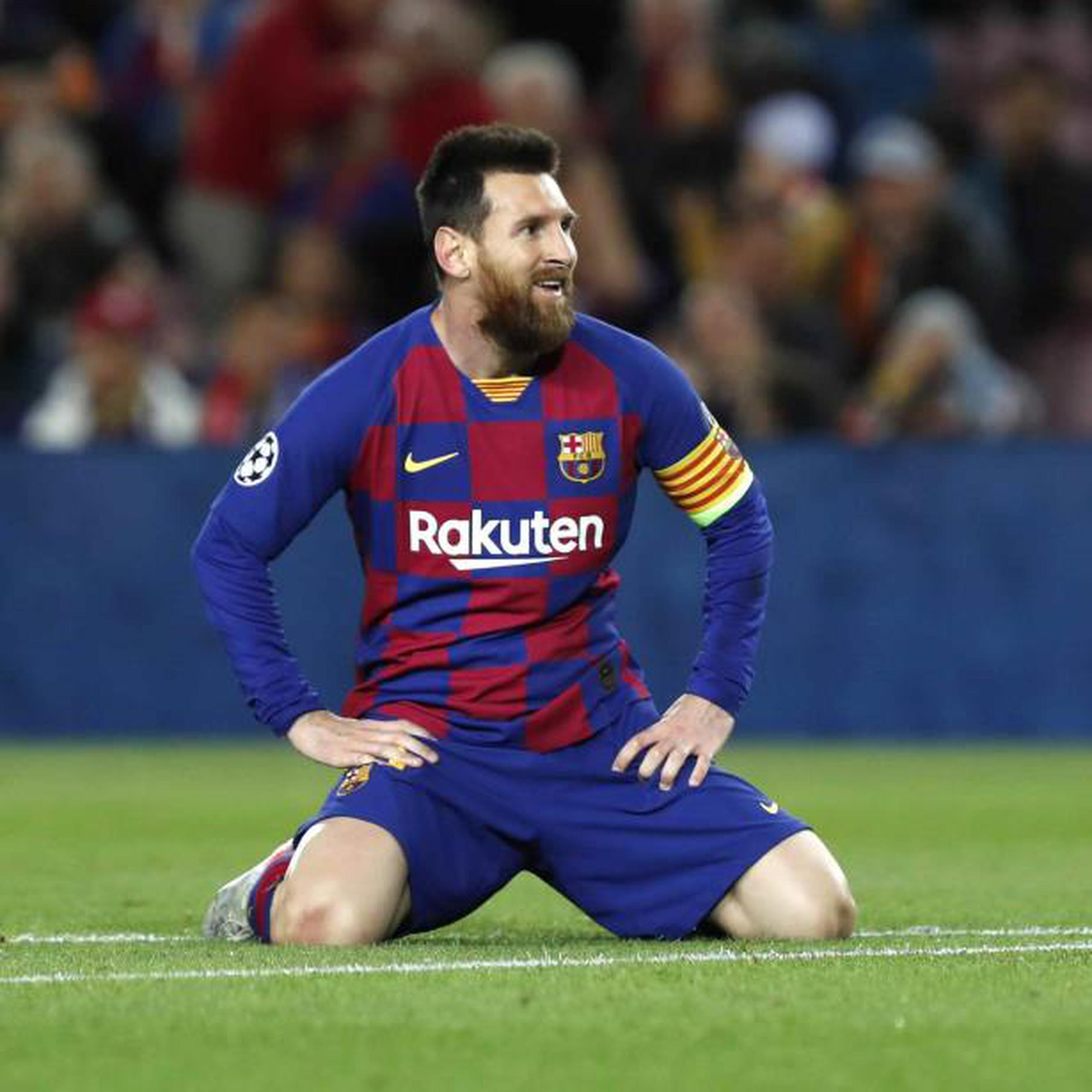 Lionel Messi, del Barcelona, no puede creer que   falló un intento de gol ante Slavia Praga. (AP)