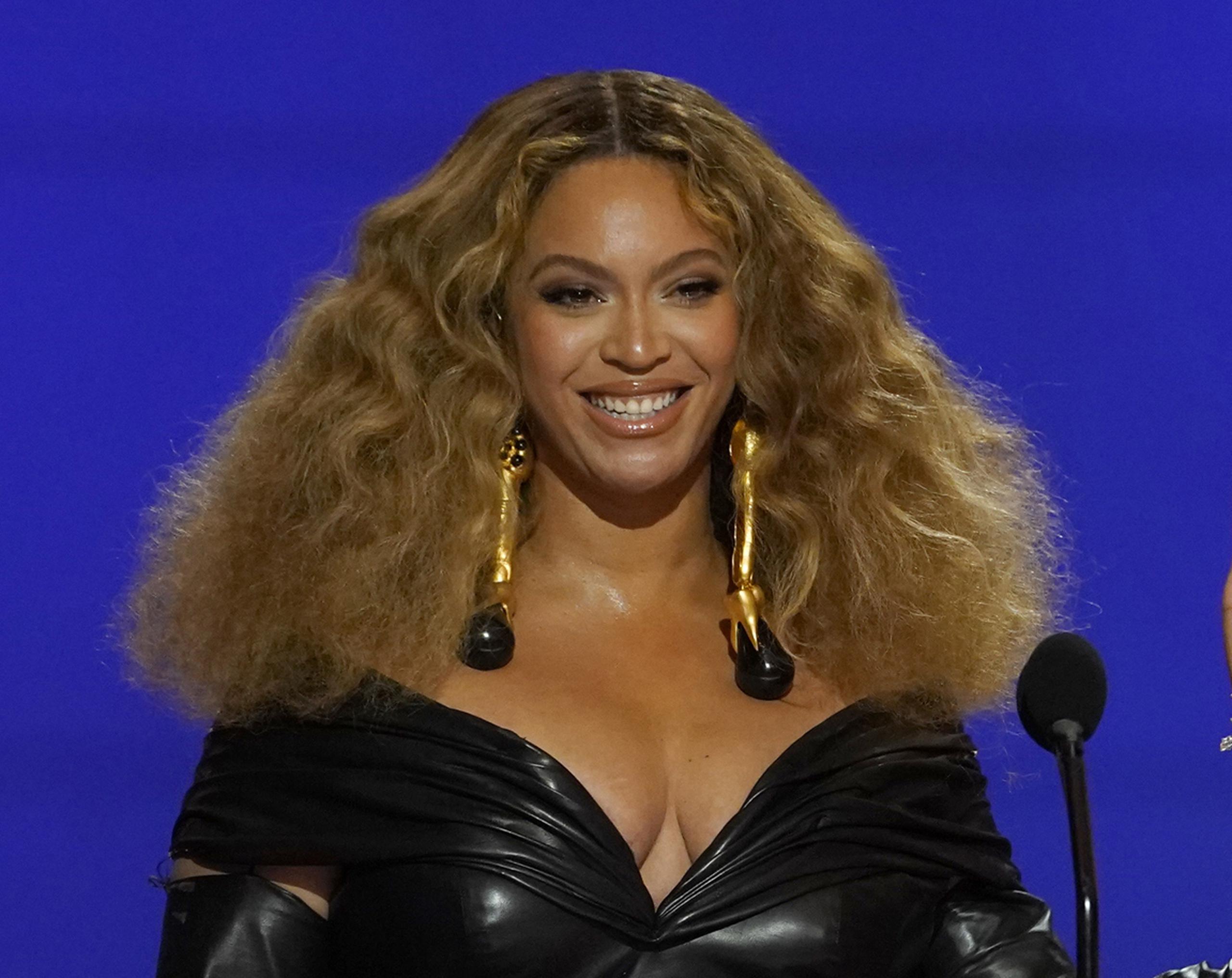 El octavo álbum de Beyoncé cuenta con 27 canciones que exploran diversas vertientes de la música "country".