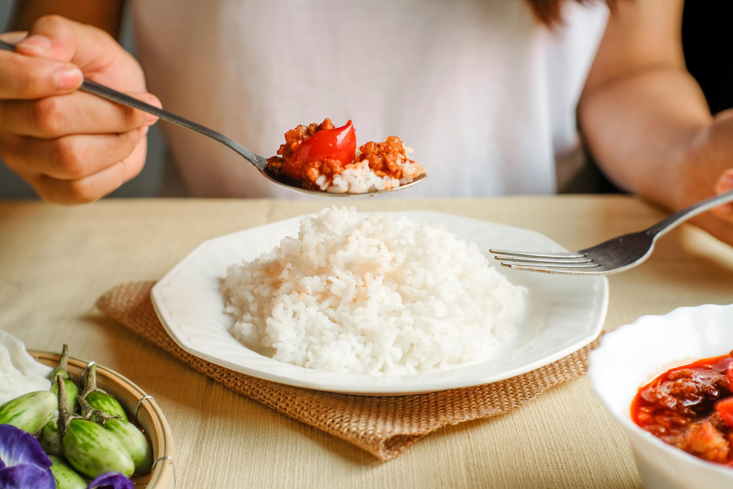 No se recomienda recalentar el arroz.