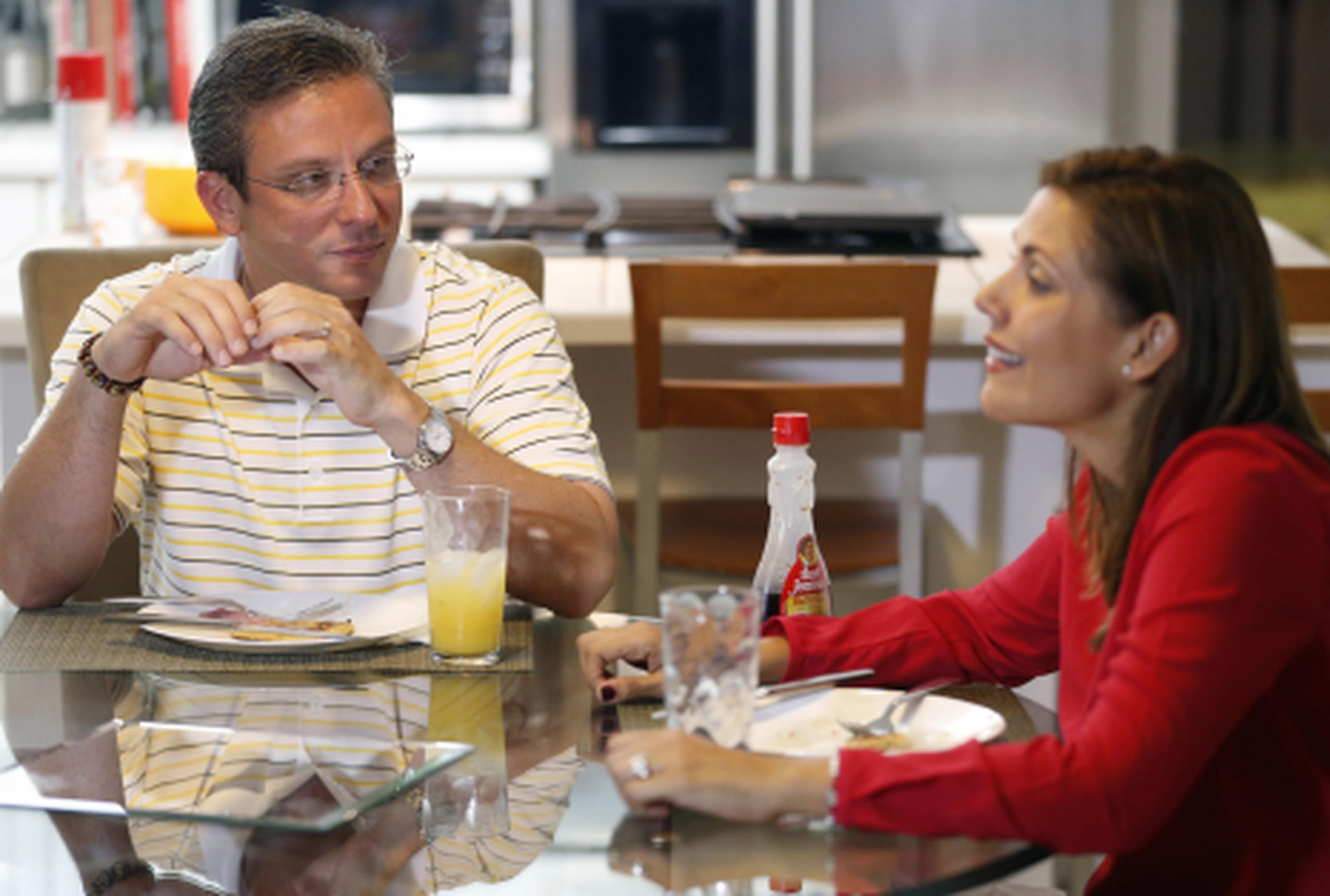 El gobernador electo, Alejandro García Padilla junto a su esposa. (lino.prieto@gfrmedia.com)