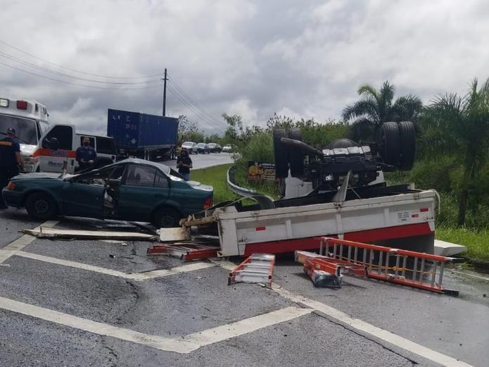 Dos accidentes de tránsito en hechos por separado, en el expreso PR-142 en Corozal, mantienen el tránsito afectado.
