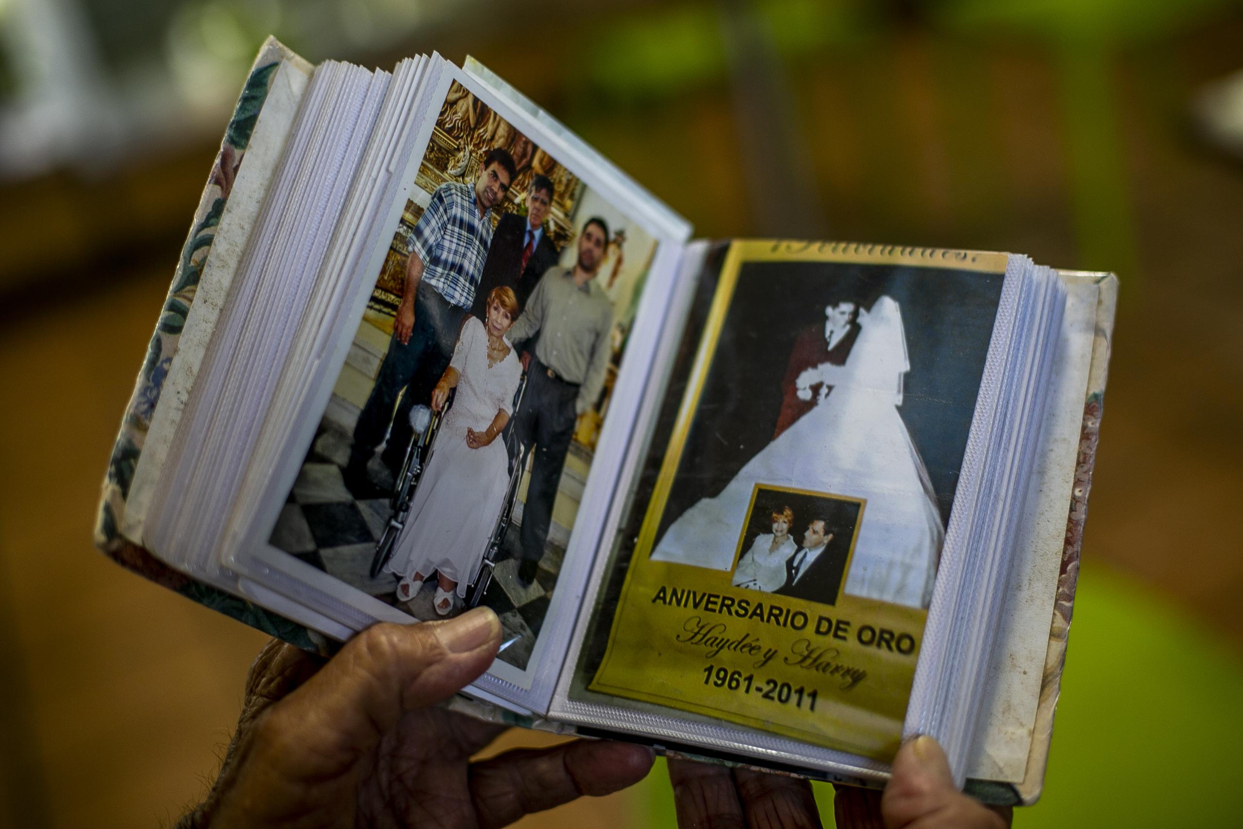 Don Harry comparte un álbum con imágenes de su boda.