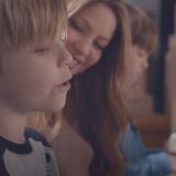 Shakira lanza conmovedor video oficial de su sencillo “Acróstico” cantando con sus hijos