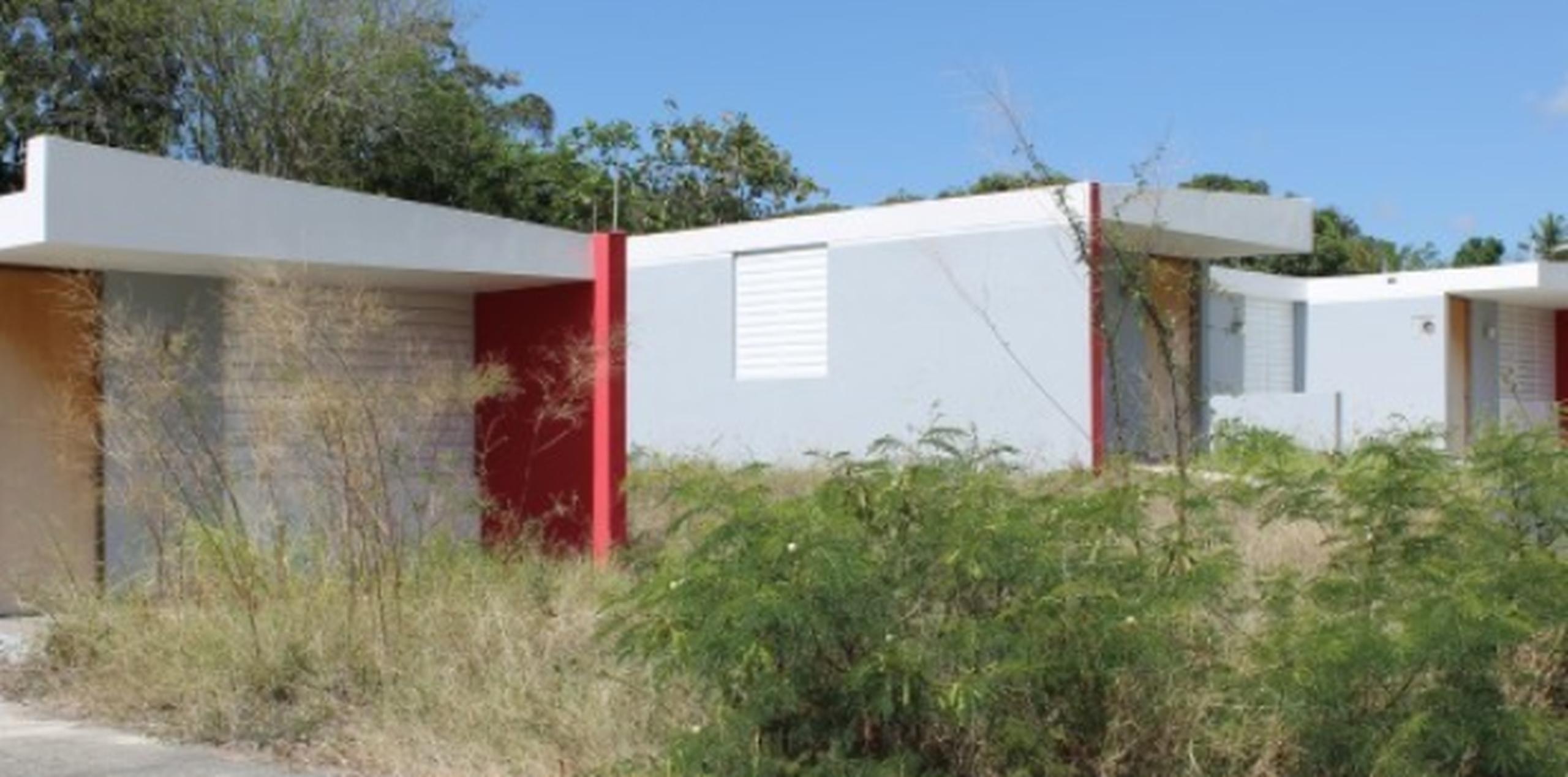 Alrededor de 29 residencias quedaron abandonadas en el sector Manzanilla sin recibir mantenimiento ni ser entregadas a los vecinos. (Suministrada)