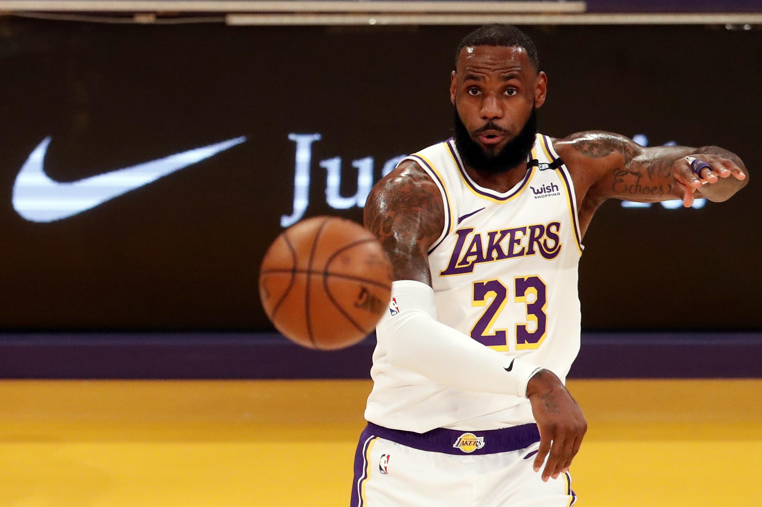 LeBron James y los Lakers fueron eliminados en la primera ronda de la pasada postemporada.