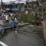Potente tifón deja al menos tres muertos en Filipinas