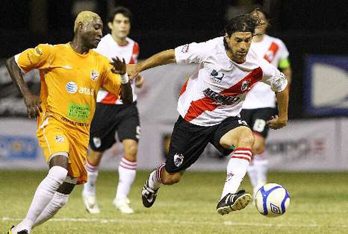 Fajardo Negocia Con River Primera Hora