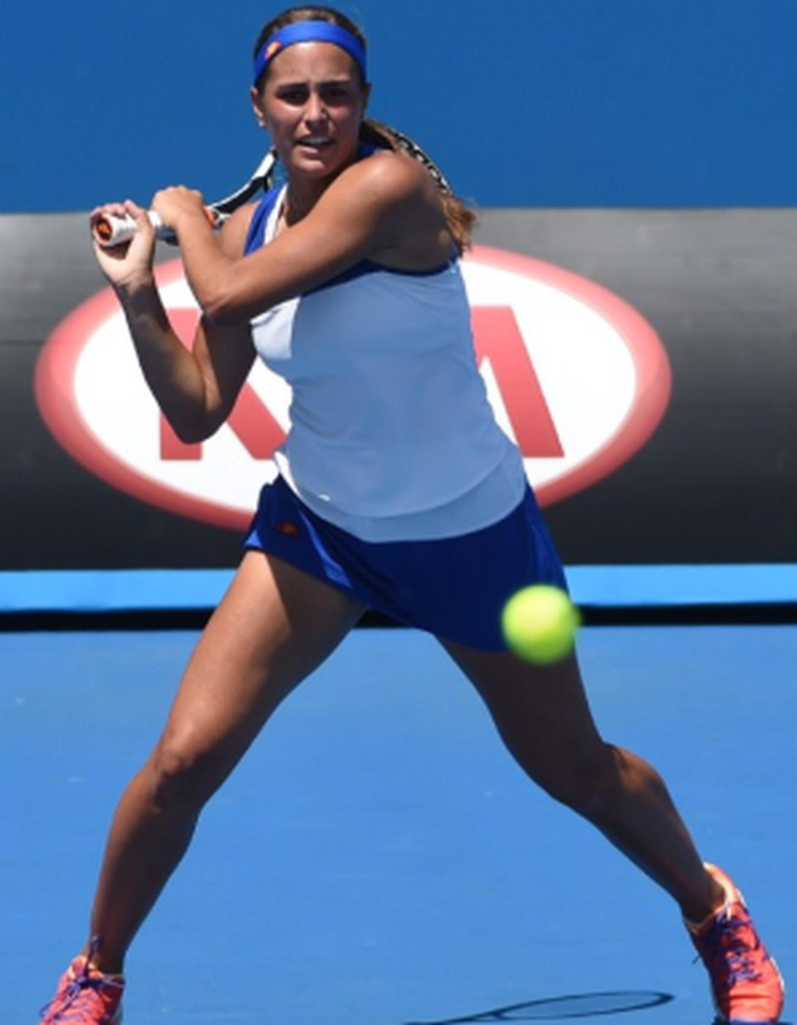 Mónica Puig comenzó con fuerza al ganar el primer “game” del partido, pero desde ese momento, Carla Suárez Navarro dominó el encuentro. (Archivo)