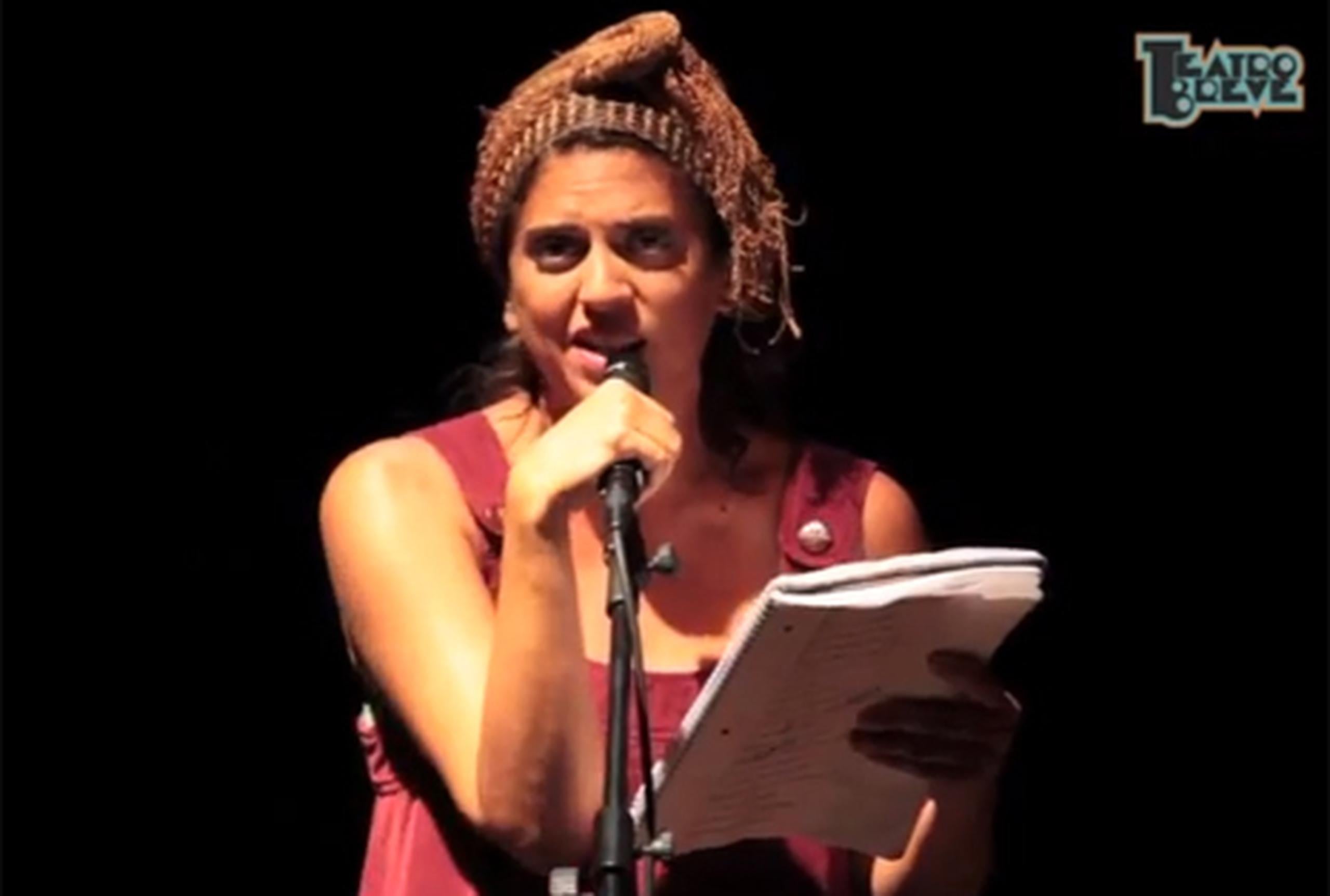 “Guanina”, personaje que forma parte de los espectáculos del colectivo Teatro Breve, presentó recientemente el poema “Rebound y Crush”.