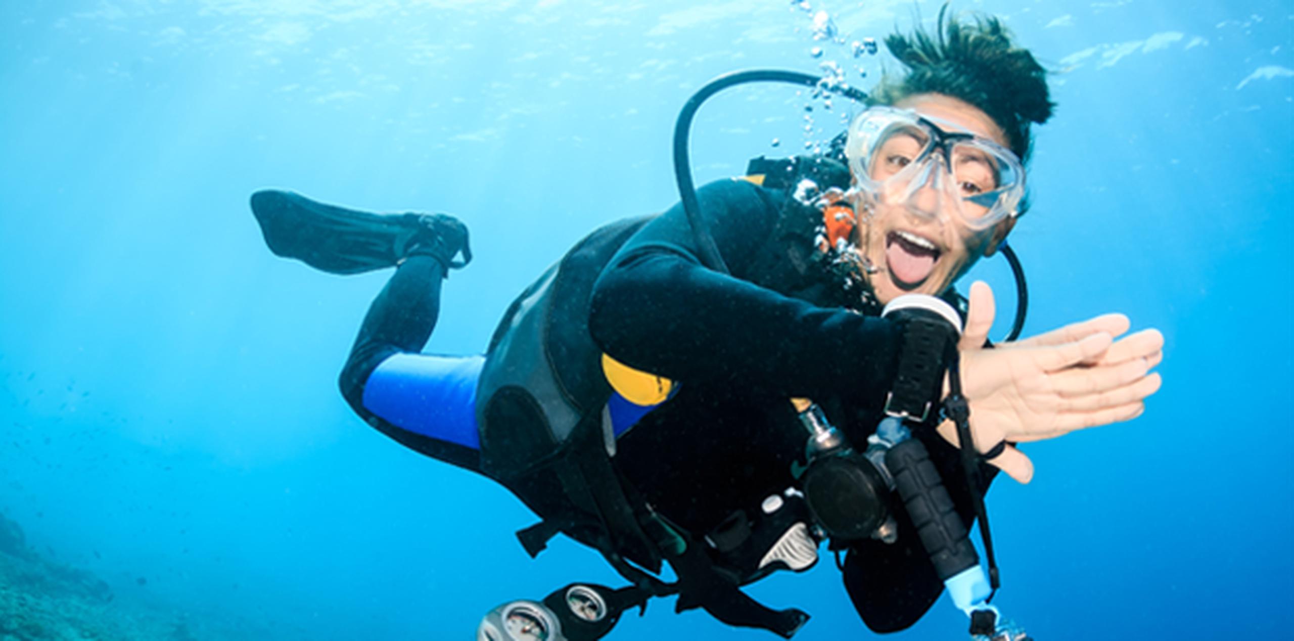 Los aficionados del buceo utilizan la medicina hiperbárica para combatir los malestares causados por la profundidad del mar. (Shutterstock)