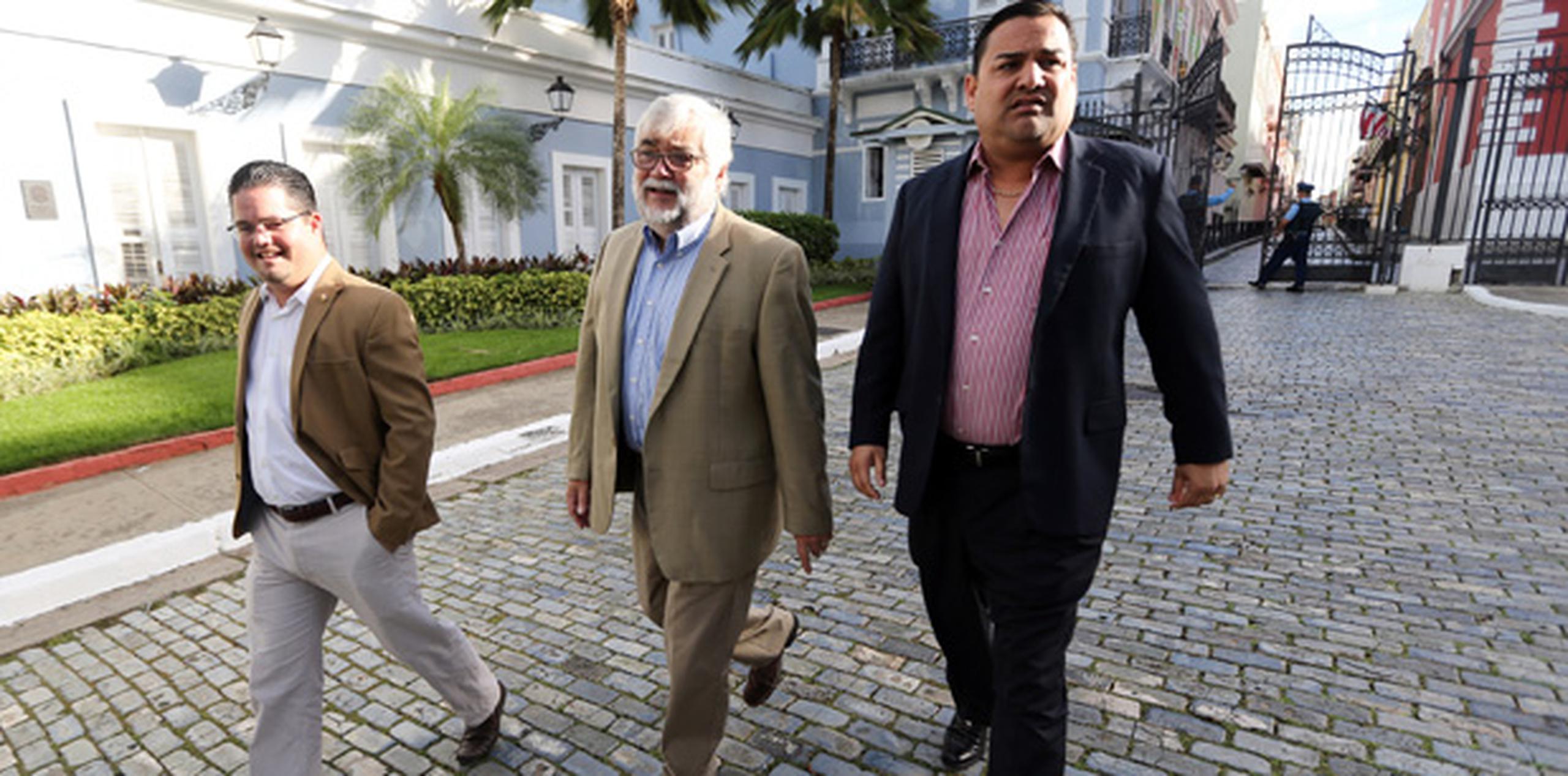 Nelson Torres, Miguel Pereira y Martín Vargas a su arribo a la Fortaleza. (juan.martinez@gfrmedia.com)