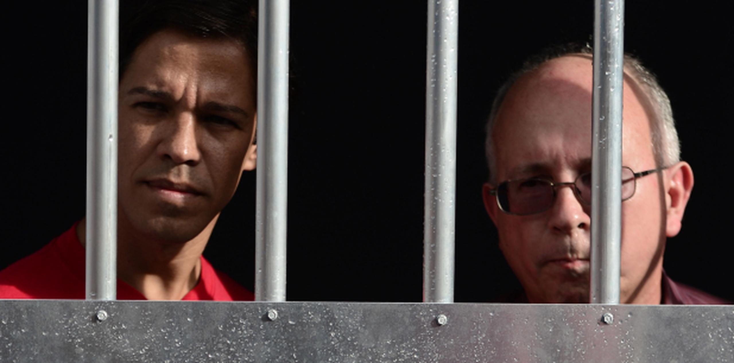 Durante 15 minutos, Vázquez y Serrano Burgos compartieron la estrecha celda que es réplica de la que ha ocupado durante 32 años en una prisión federal. (carlos.giusti@gfrmedia.com)
