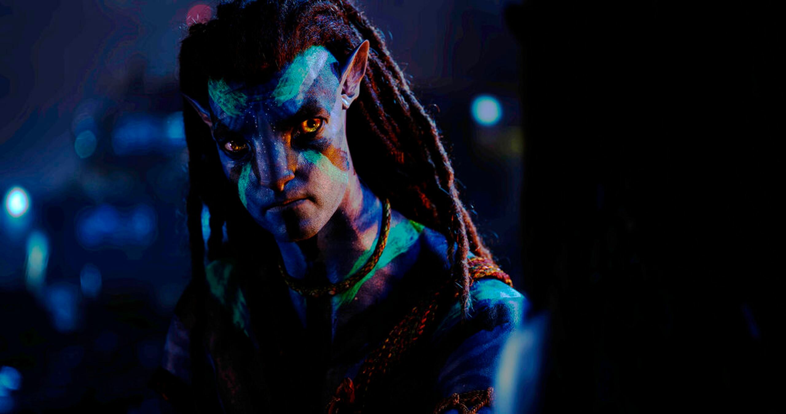En esta imagen proporcionada por 20th Century Studios, Sam Worthington, como Jake Sully, en una escena de "Avatar: The Way of Water".