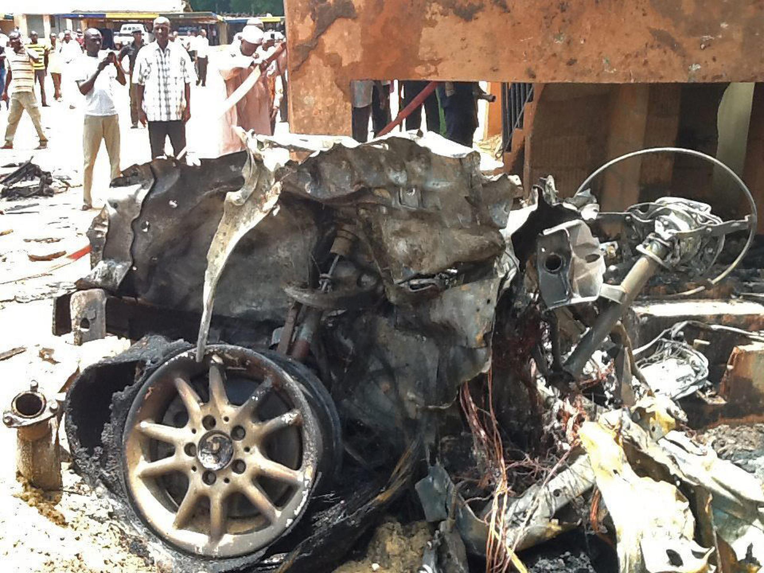 Imagen de archivo de los restos de un vehículo utilizado como coche bomba en un ataque en Sokoto, al norte de Nigeria. EFE/STR
