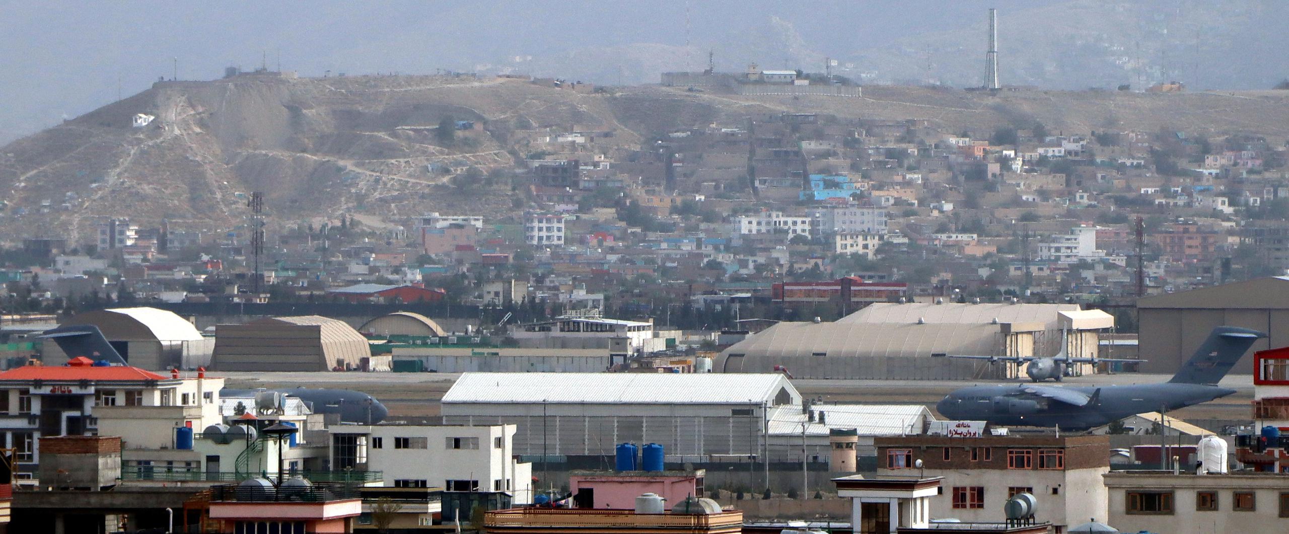 Vista del aeropuerto internacional en Kabul, Afganistán.