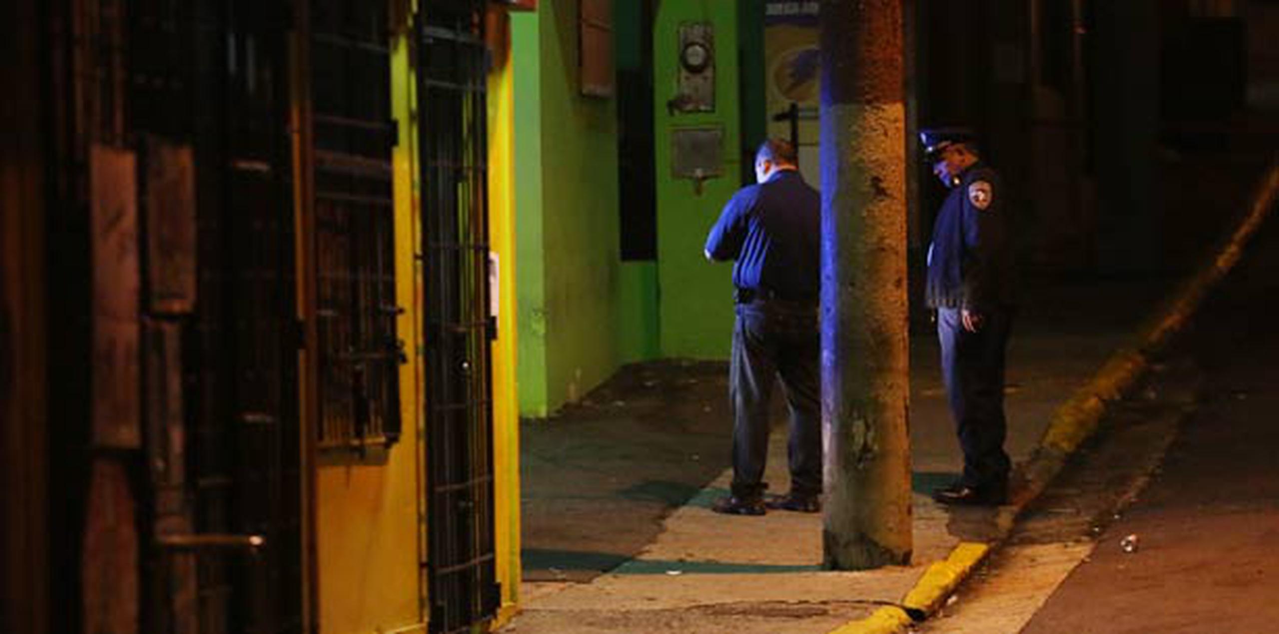 Cuatro personas fallecieron en el incidente armado registrado el pasado viernes en el casco urbano en Aguas Buenas, mientras que seis resultaron heridas. (Archivo)