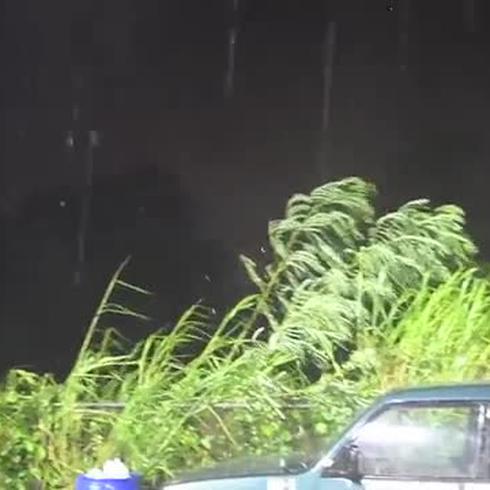 Lluvia y fuertes vientos en Humacao