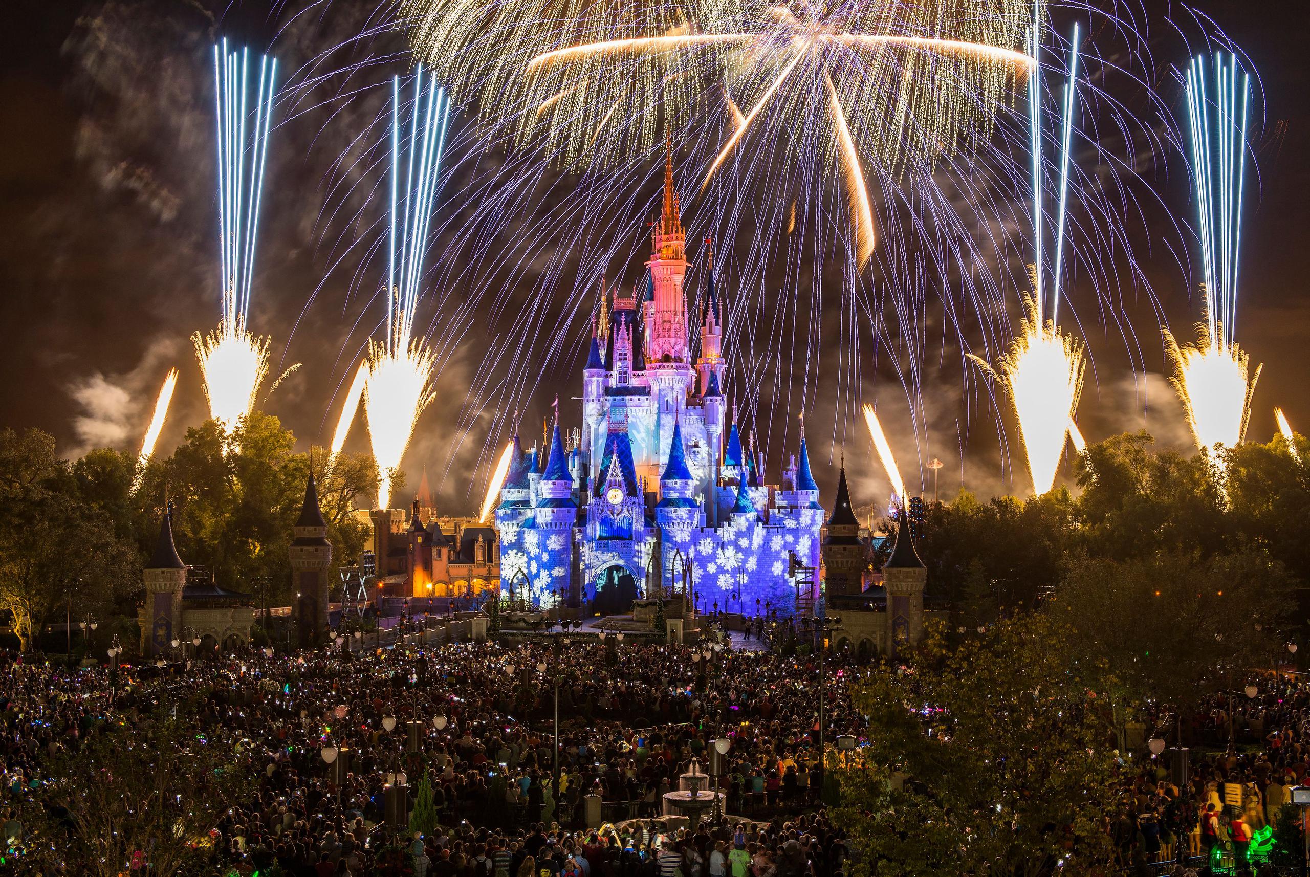 Decenas de millones de personas trabajan en los parques temáticos de Orlando y están actualmente desempleadas. En la foto, el parque Magic Kingdom en Walt Disney World.