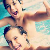 ¿Es la piscina del campamento un riesgo para tu hijo?