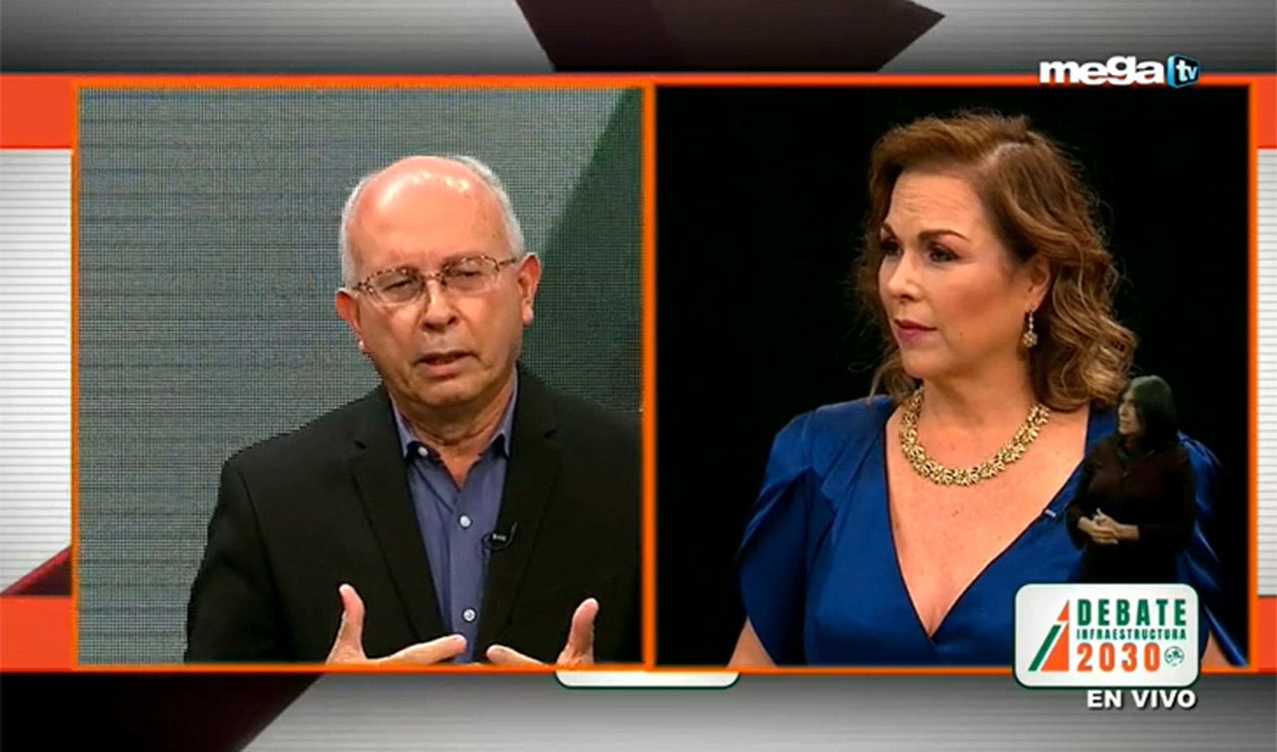 El debate se transmitió de 8:00 p.m. a 10:00 p.m. por Mega TV. En la foto, César Vázquez y Ada Torres Toro.