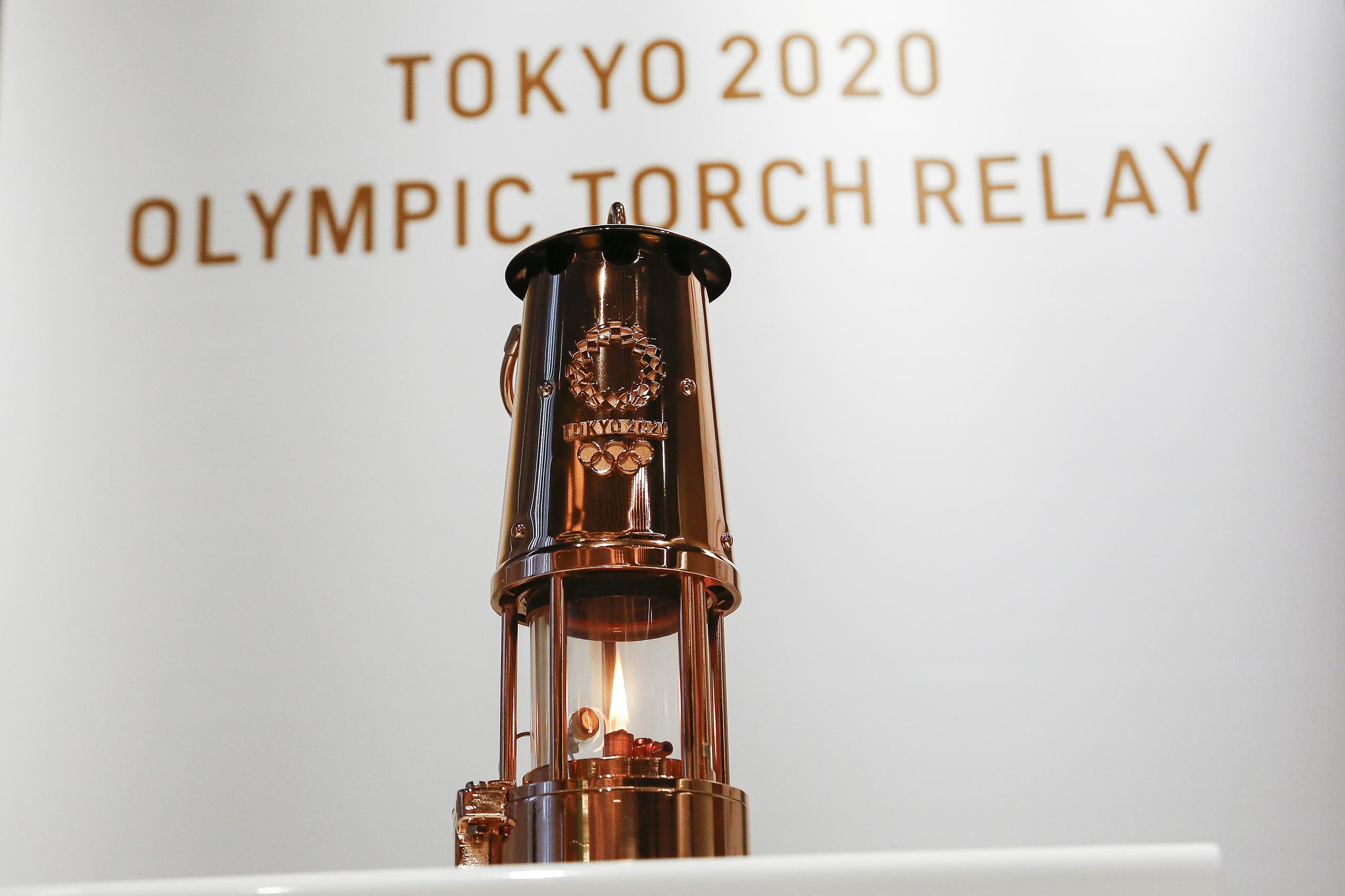 La llama de los Juegos Olímpicos en despliegue en el Museo Olímpico de Tokio, el lunes 31 de agosto de 2020.