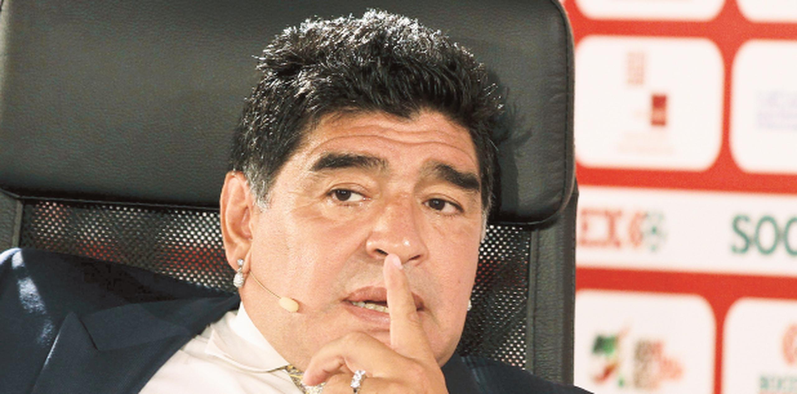 "Yo viví cuatro años en Cuba y Fidel me llamaba a las dos de la mañana para hablar de política, o de deporte, o de lo que se diera en el mundo, y yo estaba dispuesto para hablar", sostuvo Maradona. (Archivo)