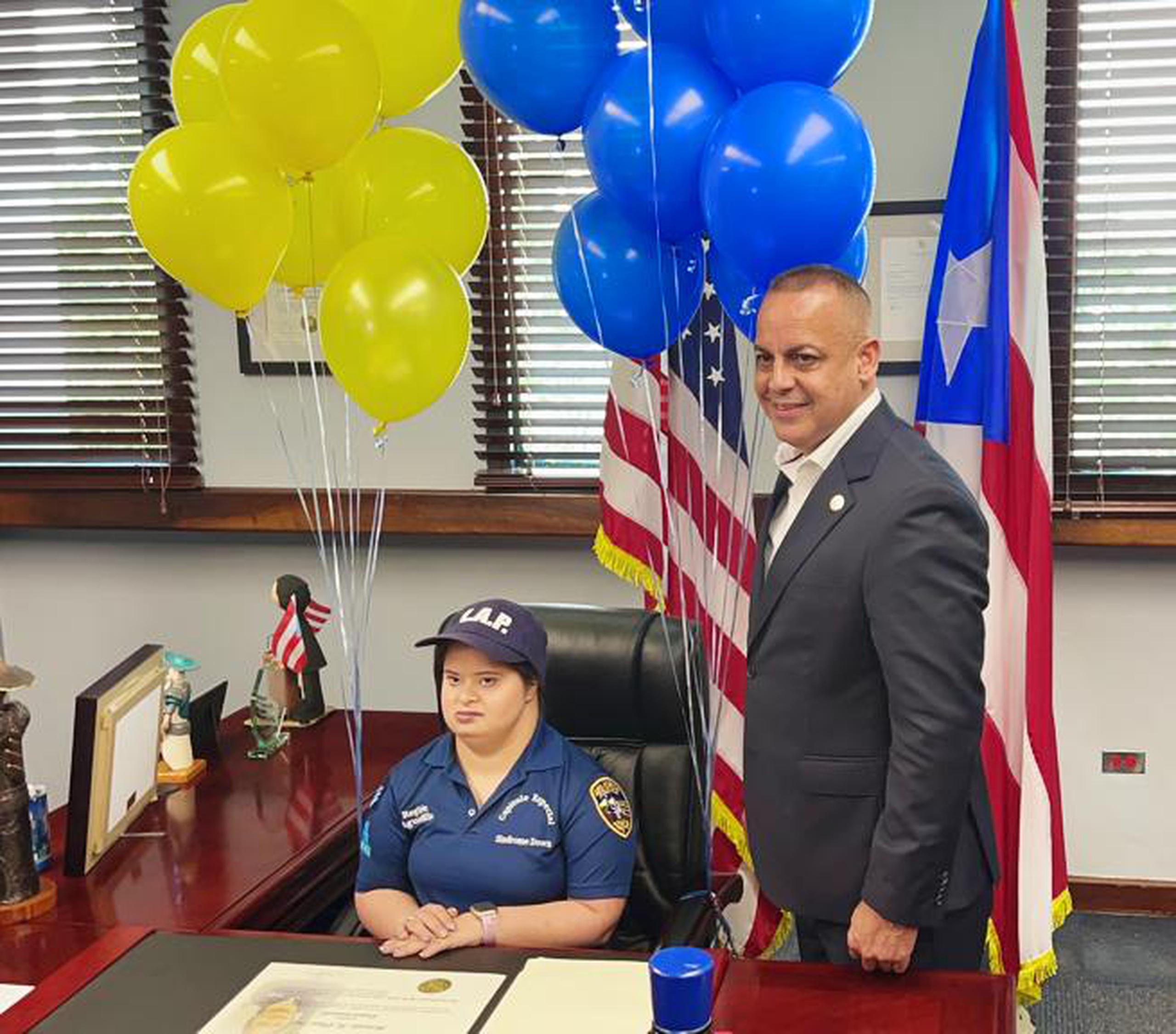 Melanie K. Olán Paz, quien pertenece al Capítulo Especial de la Liga Atlética Policiaca de Síndrome Down del área de Aguadilla, se convirtió hoy en comisionada del Negociado de la Policía de Puerto Rico, por un día.
